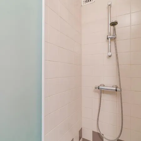 Zonnig Familie App Op Zeedijk Met Zeezicht Voor 6p Apartment *